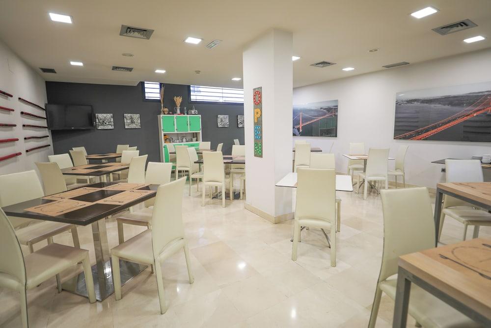 restaurant cafeteria
