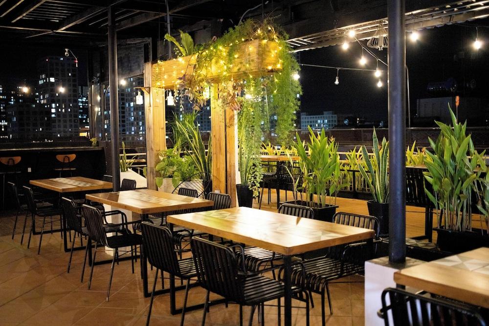 restaurant cafeteria