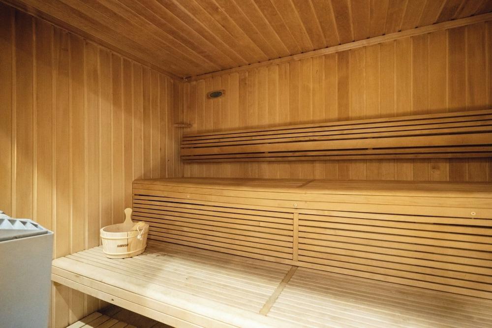 swimming pool spa