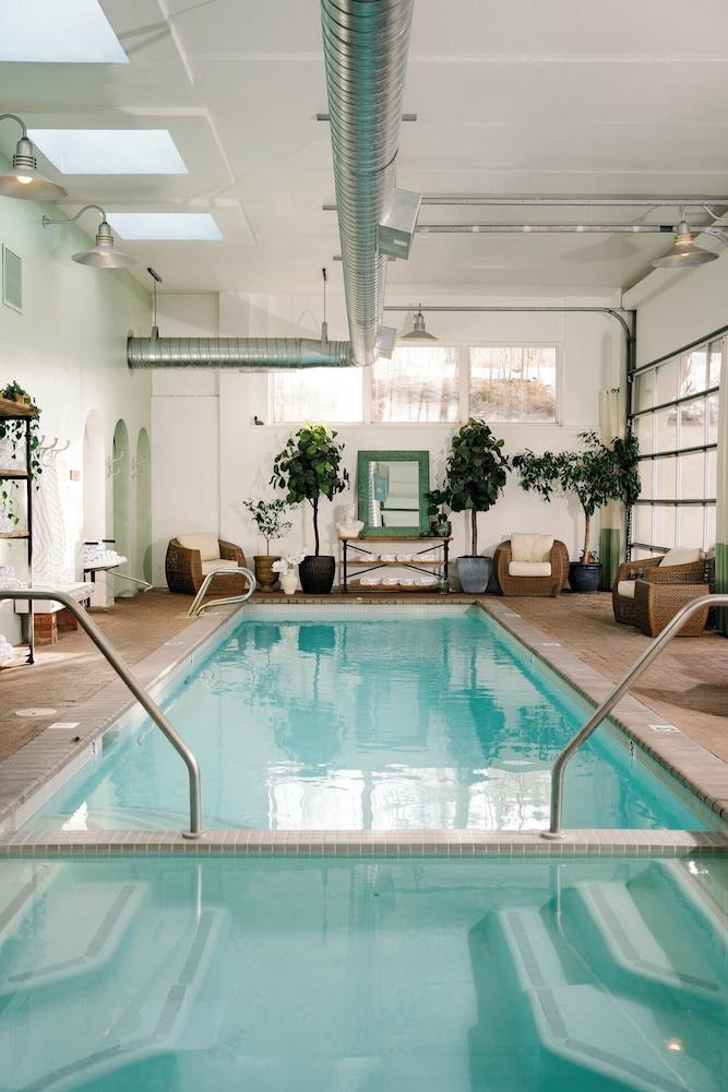swimming pool spa