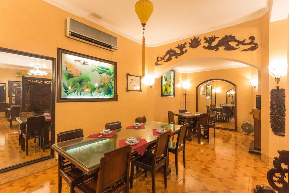 restaurant cafeteria