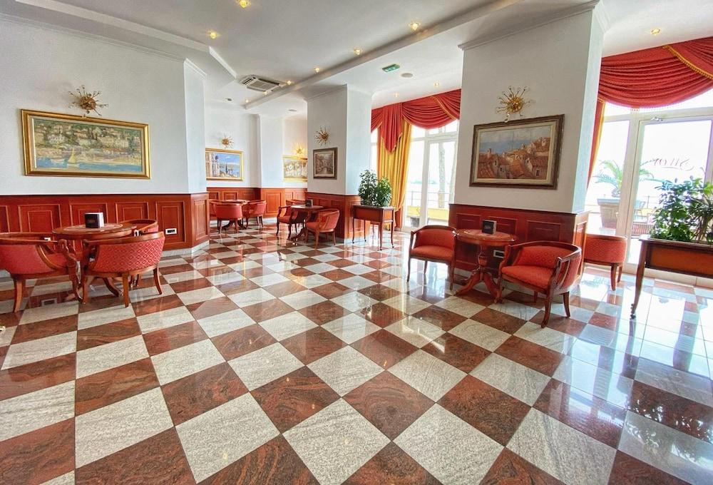 restaurant-cafeteria