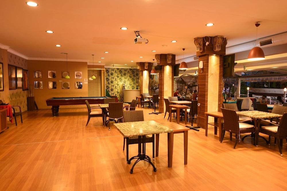 restaurant cafeteria