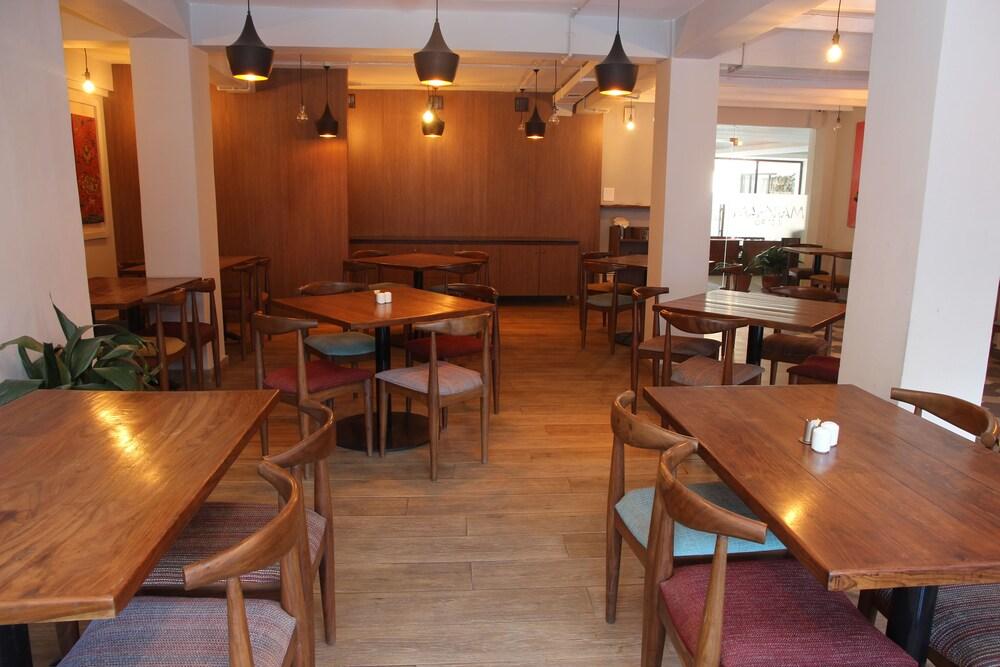 restaurant cafeteria