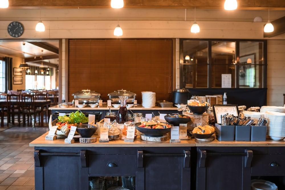 restaurant cafeteria