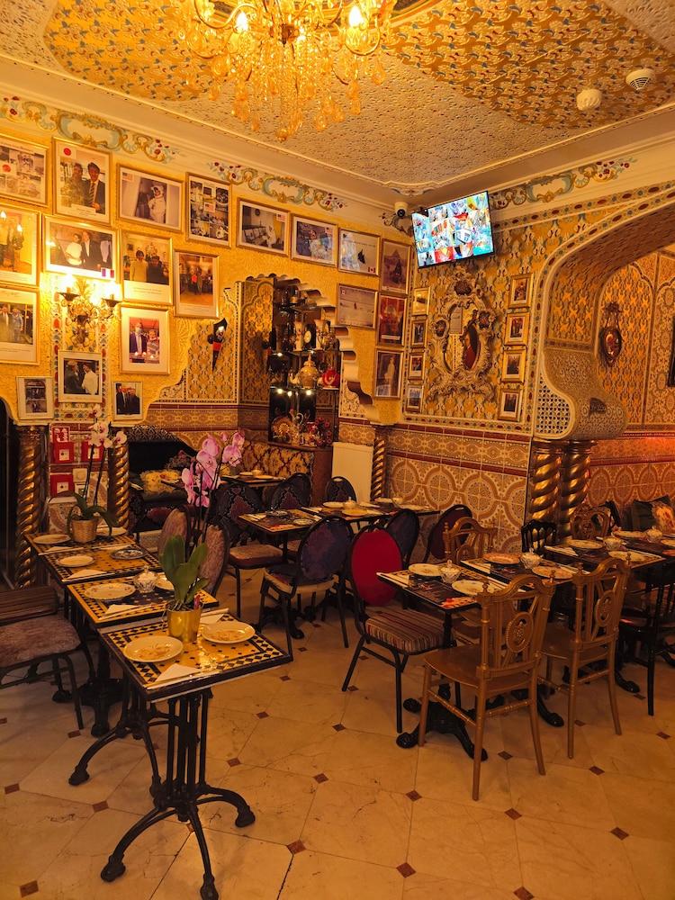 restaurant cafeteria