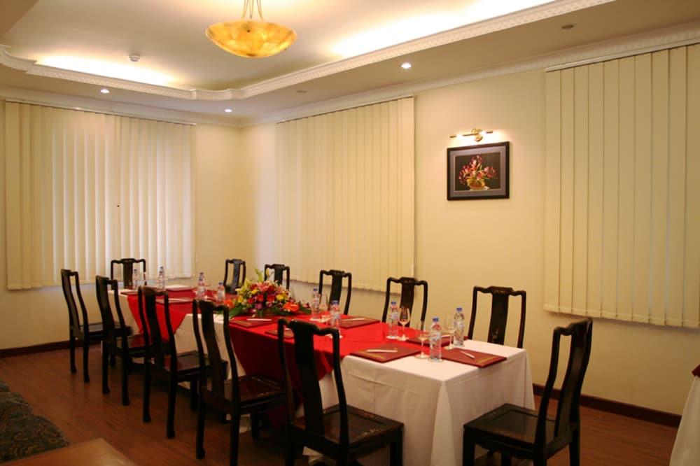 restaurant cafeteria