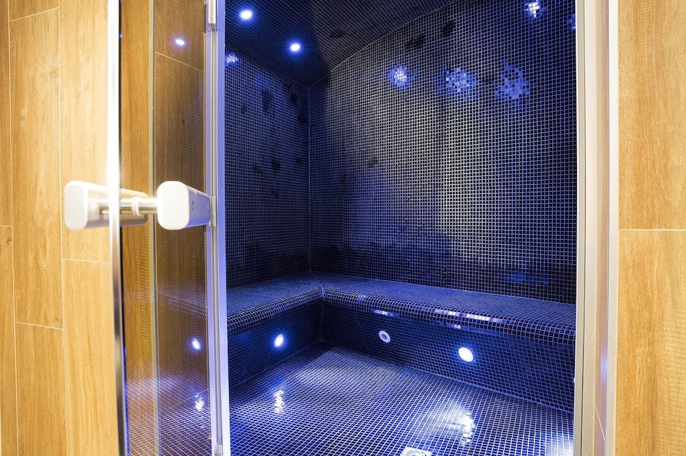swimming pool spa