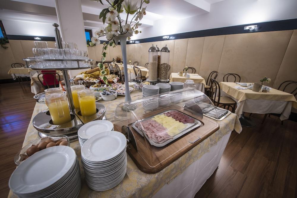 restaurant cafeteria