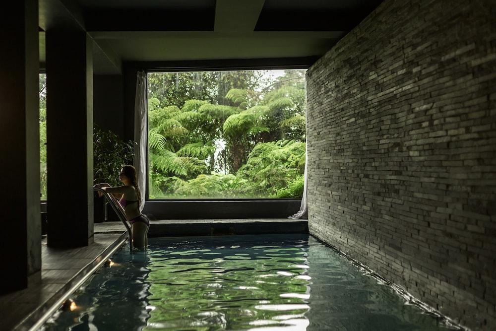 swimming pool spa