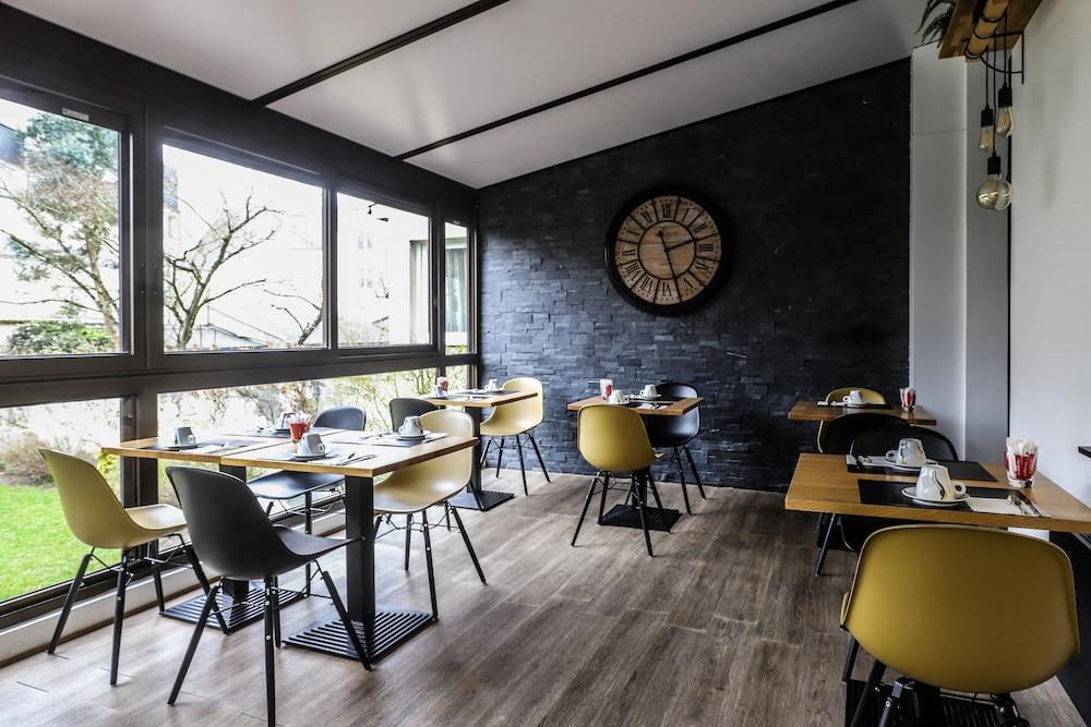 restaurant cafeteria