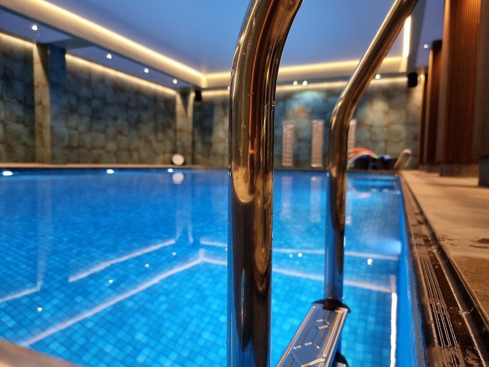 swimming pool spa