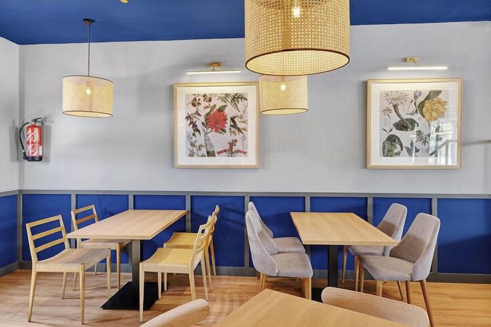 restaurant cafeteria