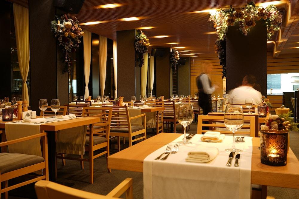 restaurant cafeteria