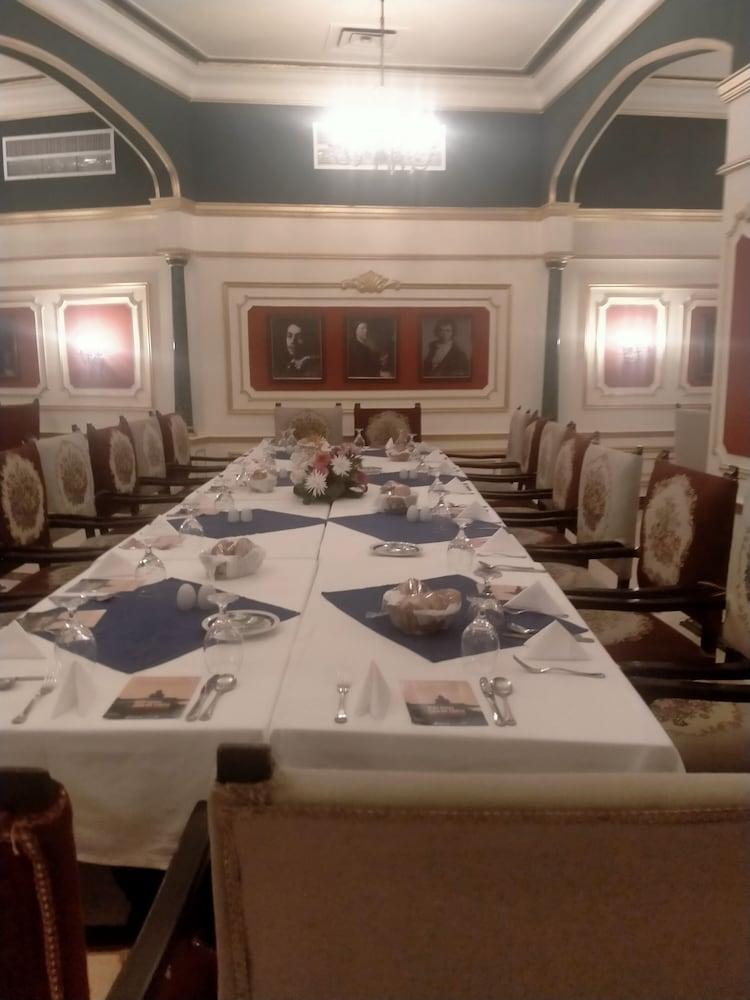 restaurant cafeteria