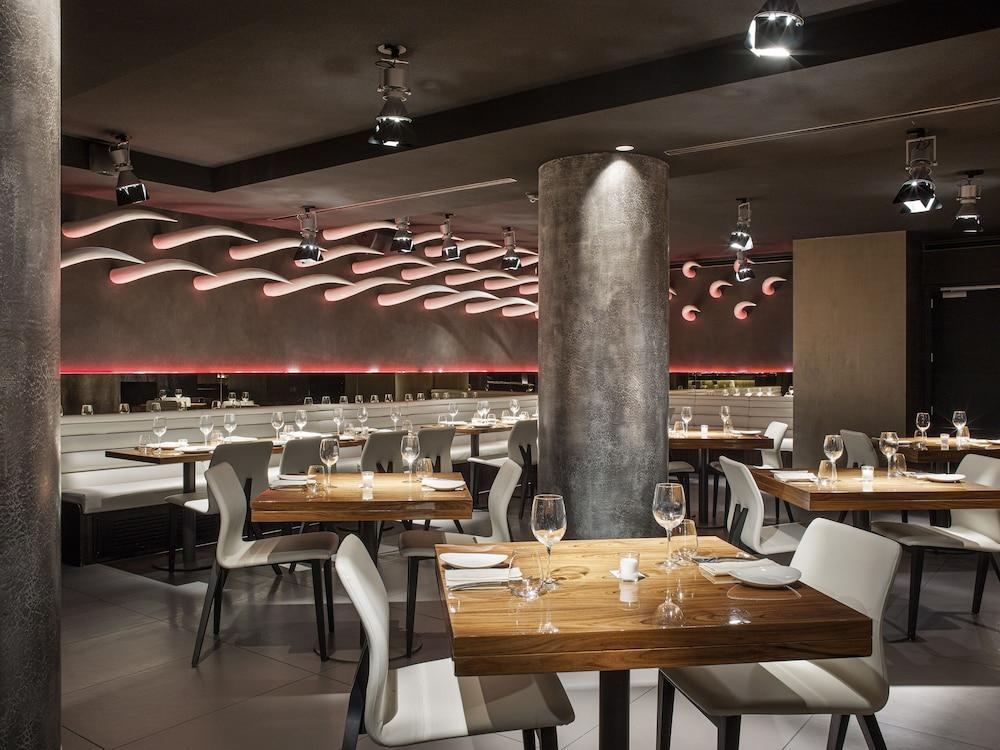 restaurant cafeteria