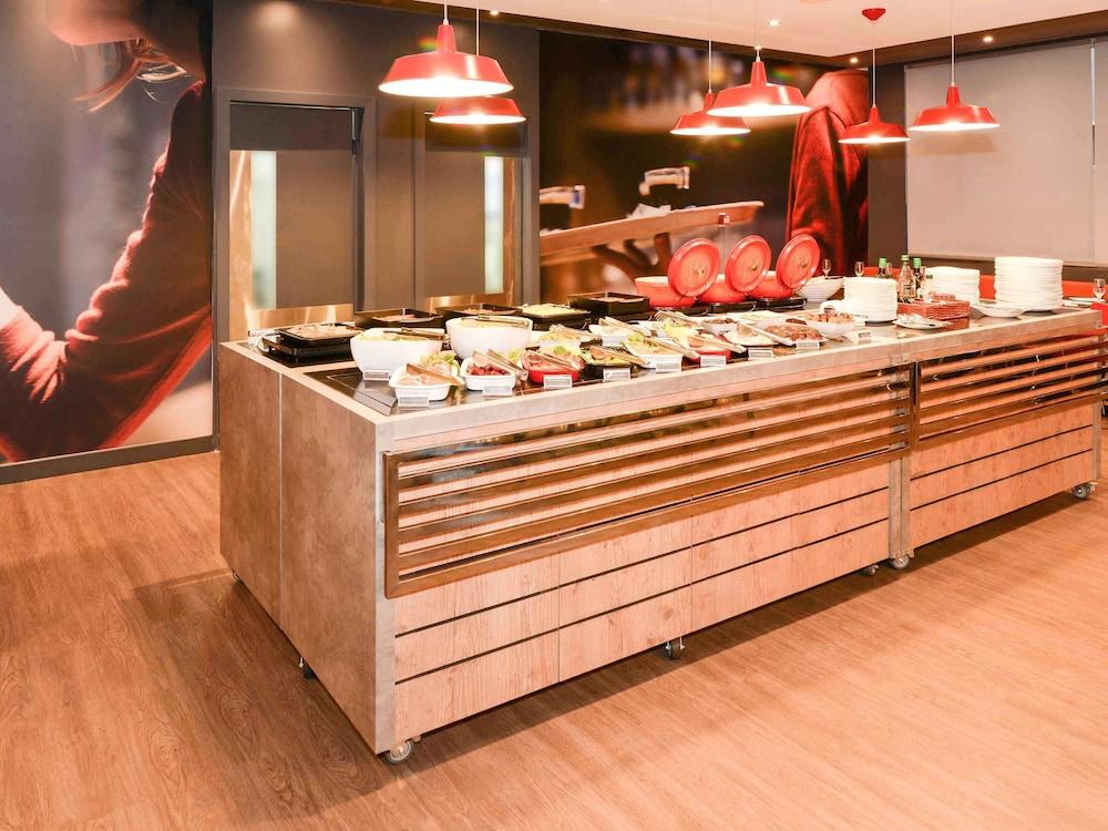 restaurant cafeteria