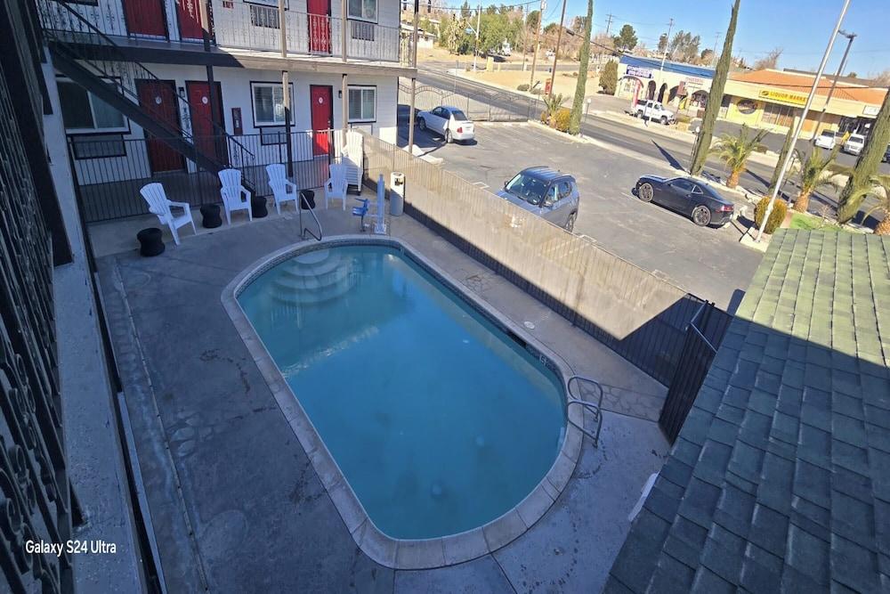 swimming pool spa
