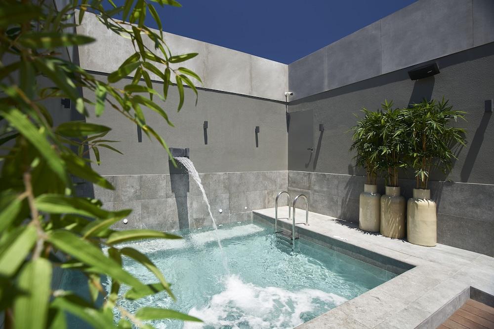 swimming pool spa