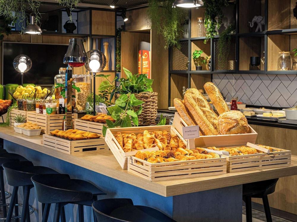 restaurant cafeteria