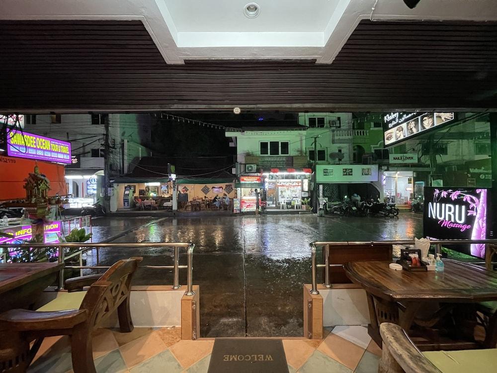restaurant cafeteria