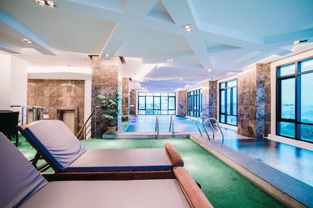 swimming pool spa