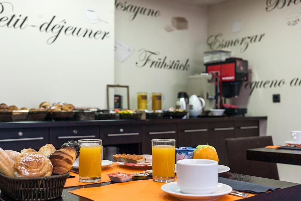 restaurant cafeteria