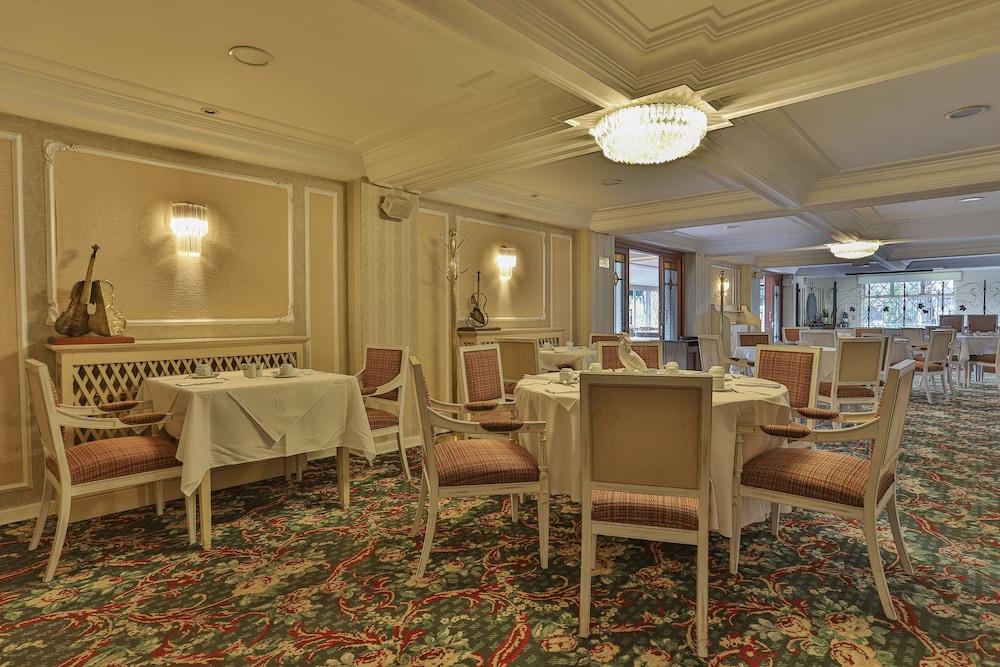 restaurant cafeteria