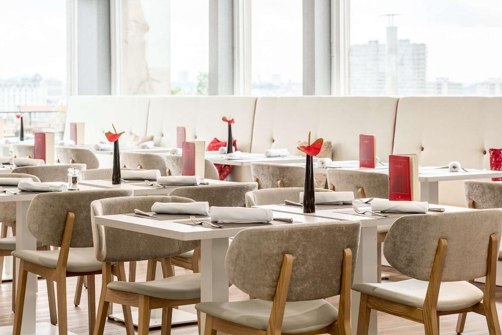 restaurant cafeteria