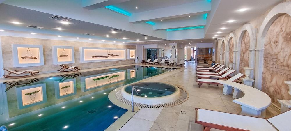 swimming pool spa