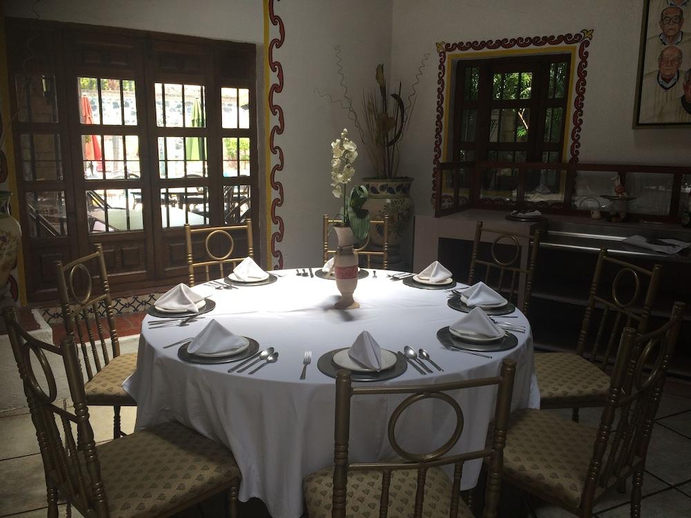 restaurant cafeteria