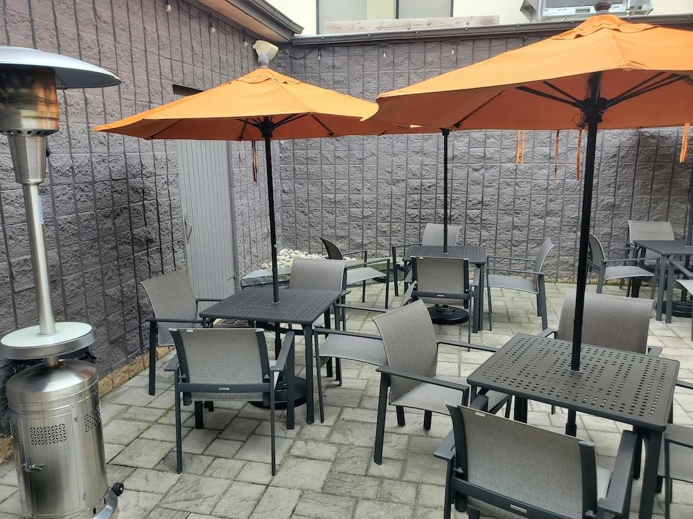 restaurant cafeteria