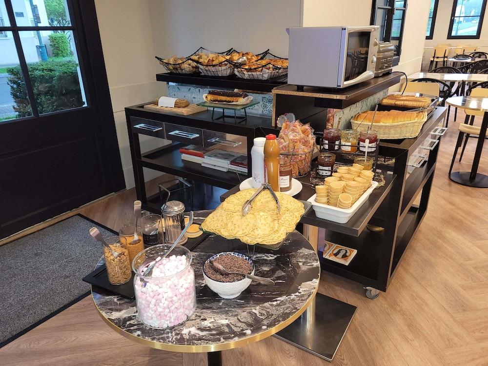 restaurant cafeteria