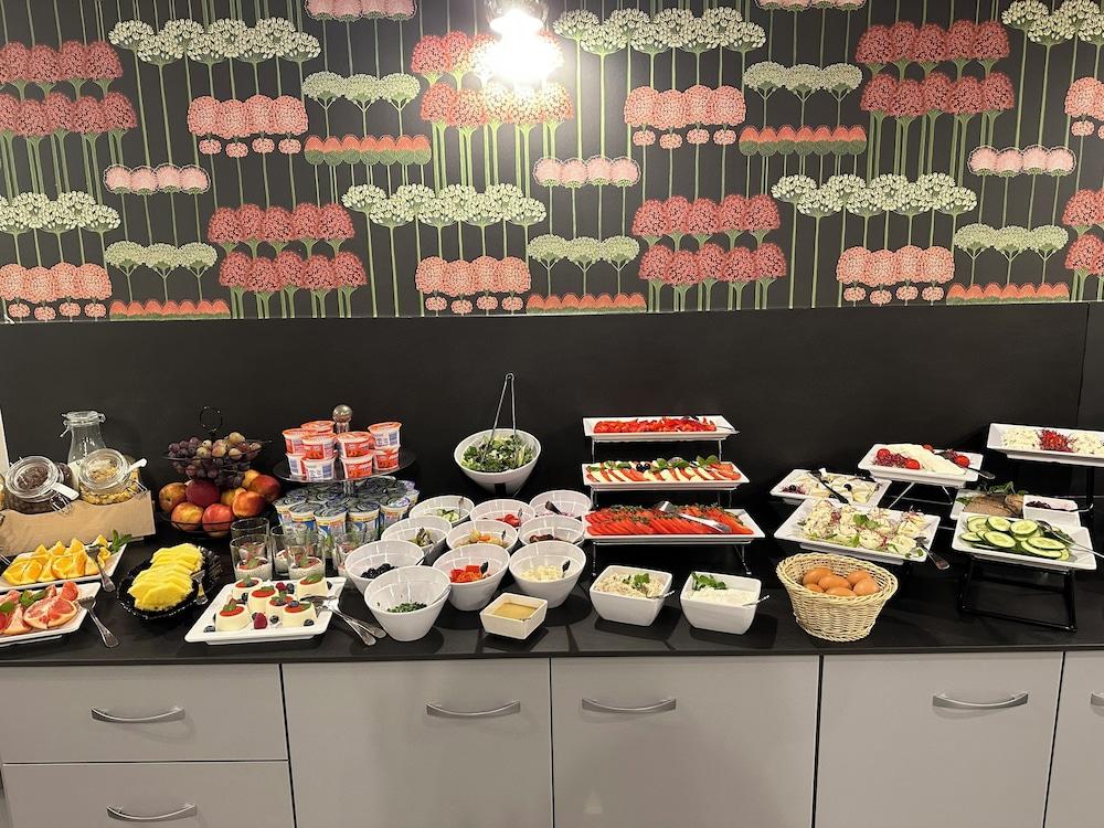 restaurant cafeteria
