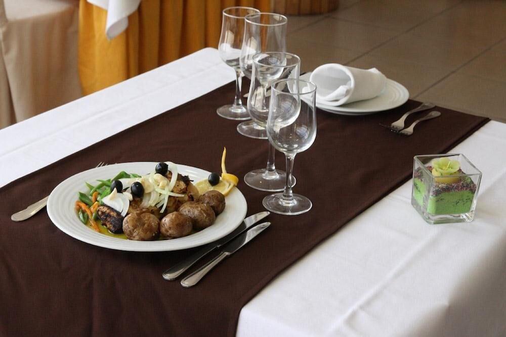 restaurant cafeteria