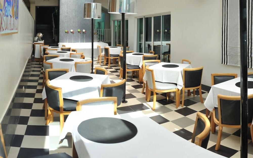restaurant cafeteria
