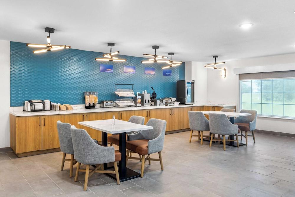 restaurant cafeteria