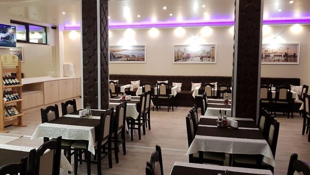 restaurant cafeteria