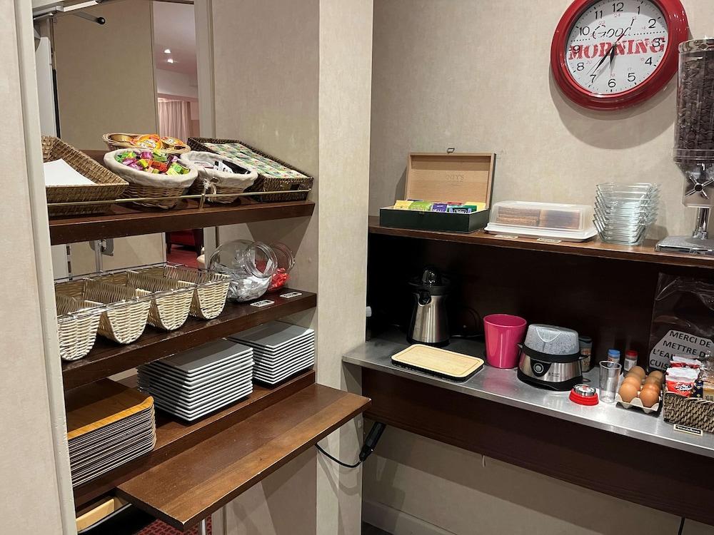 restaurant-cafeteria