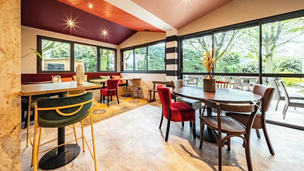restaurant cafeteria