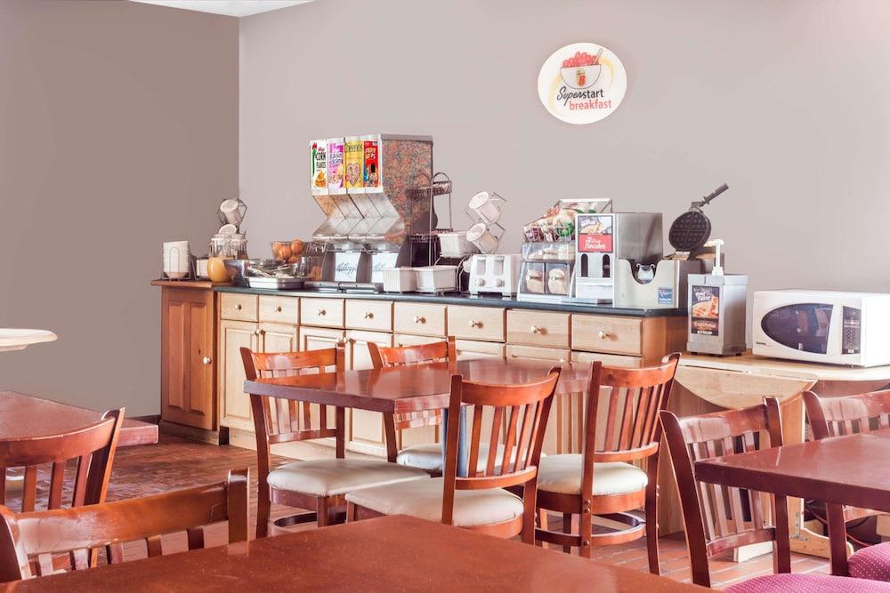 restaurant cafeteria