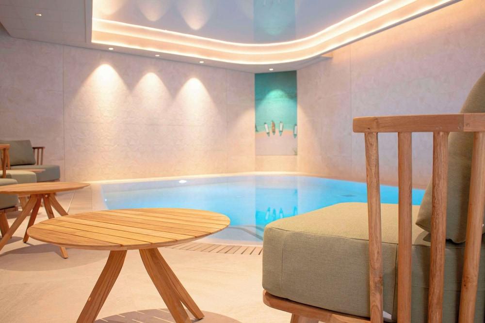 swimming pool spa