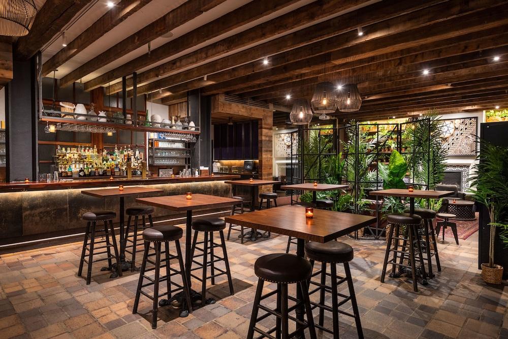 restaurant cafeteria