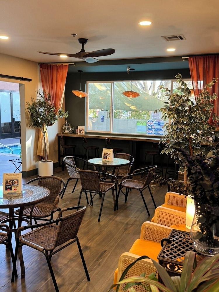 restaurant cafeteria