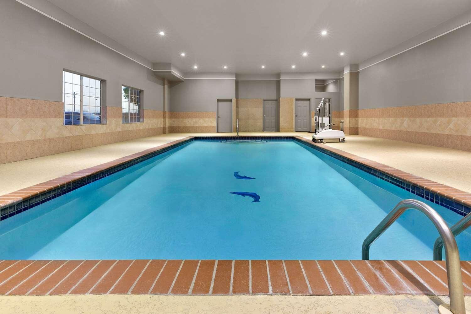 swimming pool spa
