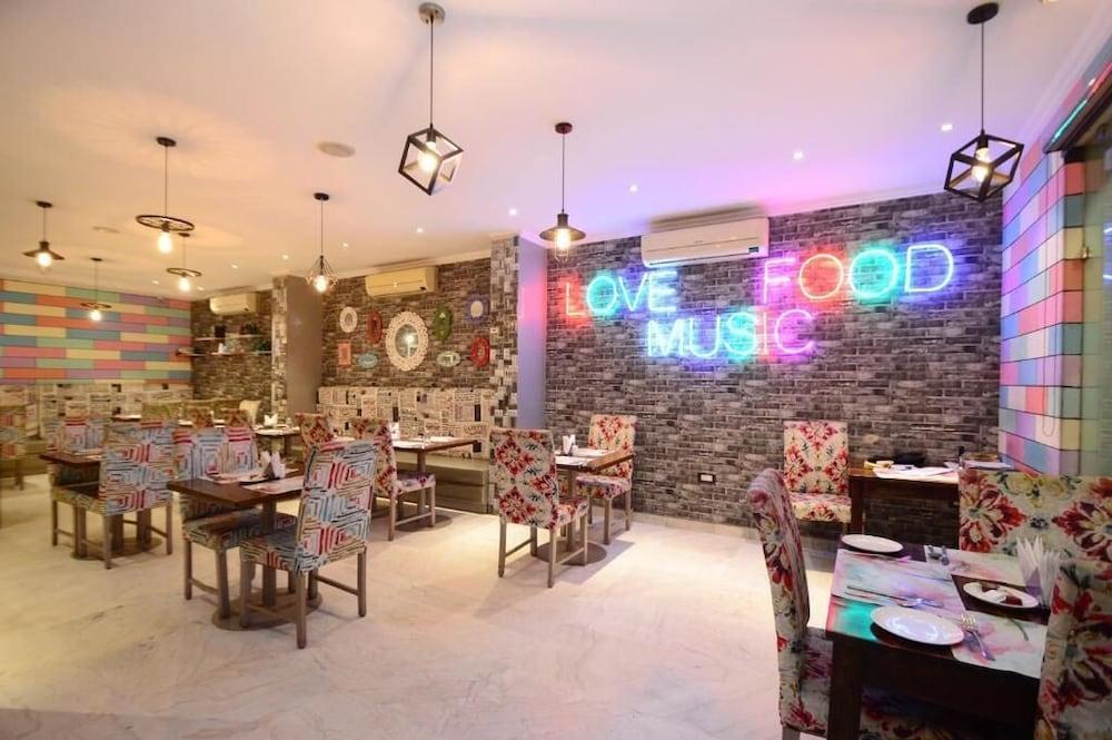 restaurant cafeteria