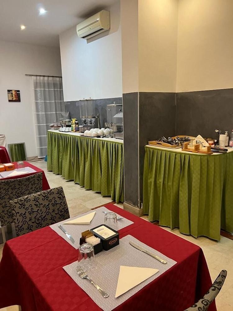restaurant cafeteria