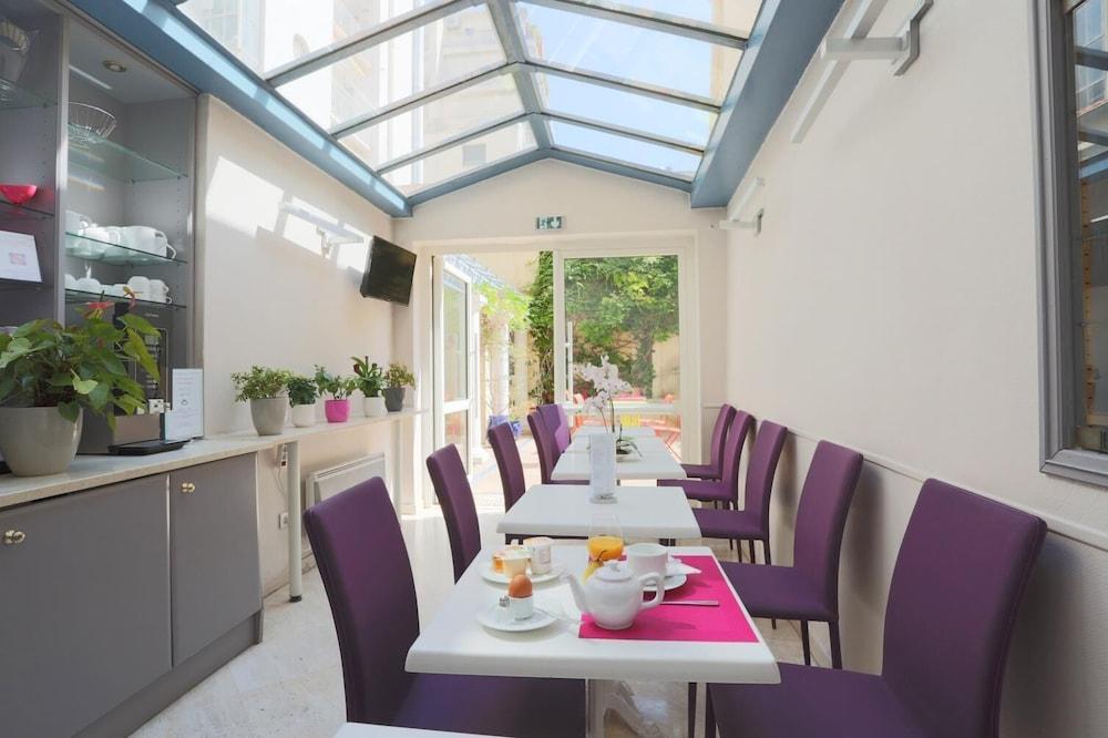 restaurant cafeteria