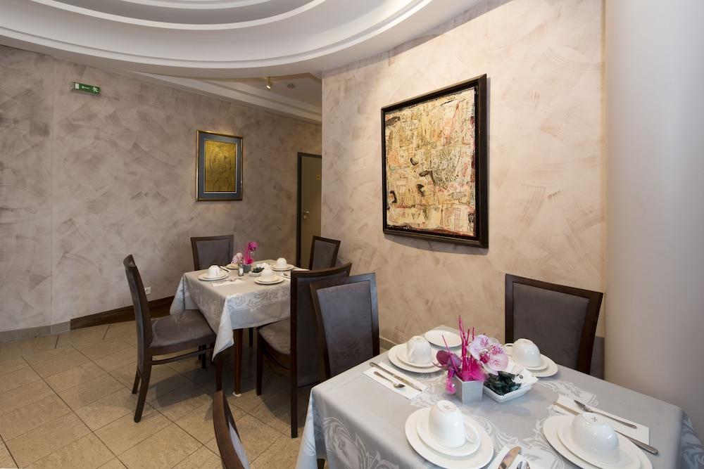 restaurant cafeteria