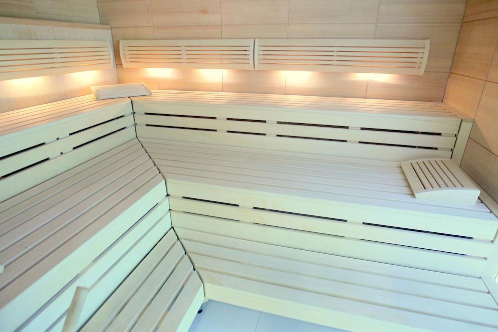 swimming pool spa